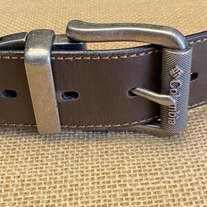 Columbia men's belt, sz 38. Brown. Silver toned buckle Coated leather top